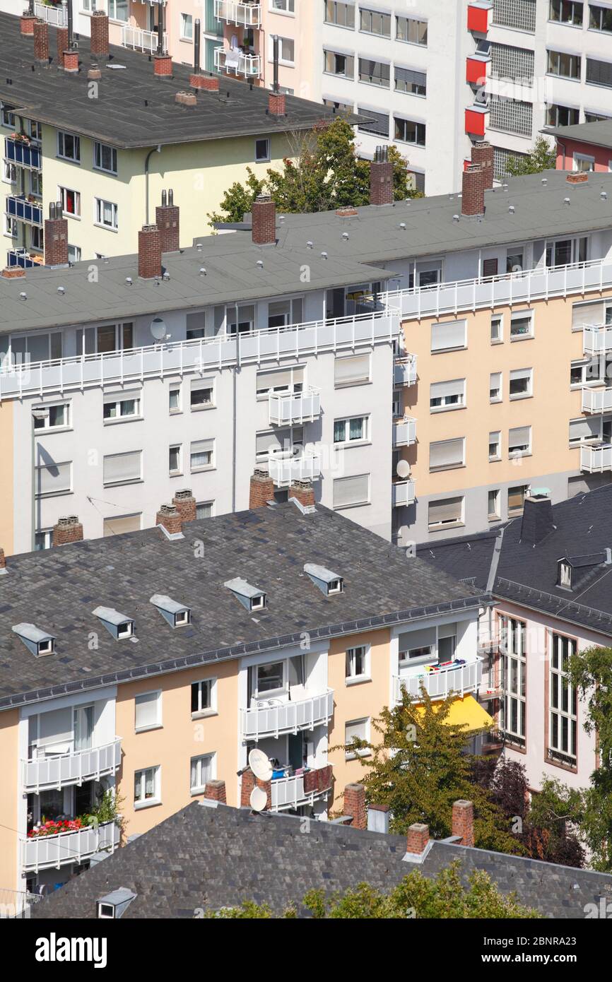 EZB Wolkenkratzer und moderne monotone Wohnhäuser, Frankfurt am Main, Hessen, Deutschland, Europa Stockfoto