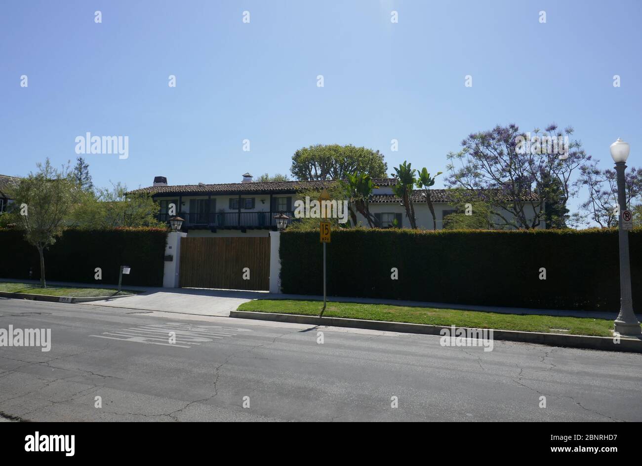 Los Angeles, Kalifornien, USA 15. Mai 2020 EIN allgemeiner Blick auf die Atmosphäre von Howard Hughes ehemaliges Haus im Hancock Park in der 211 S. Muirfield Road in Los Angeles, Kalifornien, USA. Foto von Barry King/Alamy Stock Photo Stockfoto