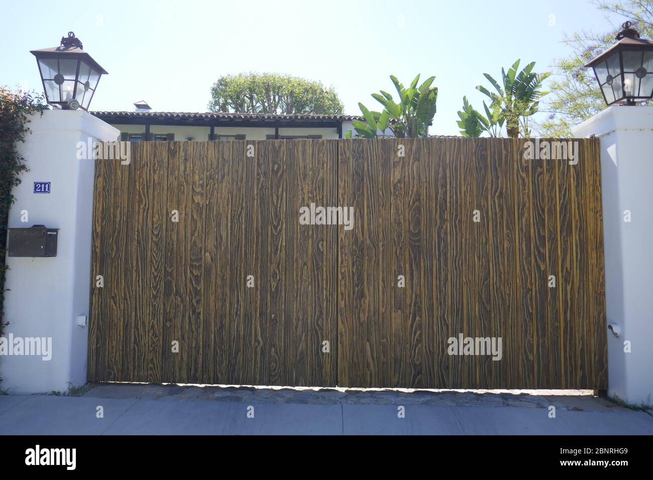 Los Angeles, Kalifornien, USA 15. Mai 2020 EIN allgemeiner Blick auf die Atmosphäre von Howard Hughes ehemaliges Haus im Hancock Park in der 211 S. Muirfield Road in Los Angeles, Kalifornien, USA. Foto von Barry King/Alamy Stock Photo Stockfoto