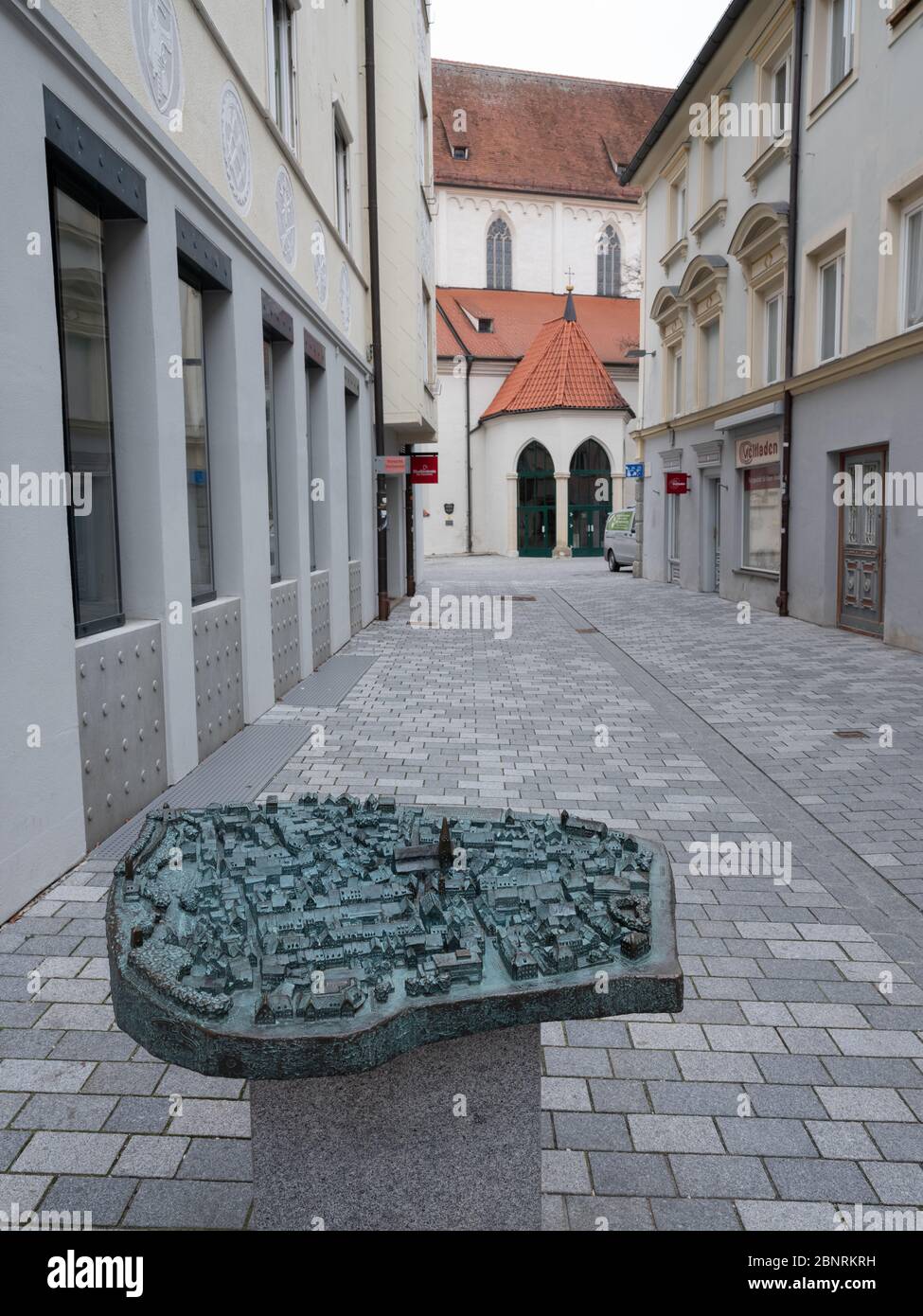 Leere Straßen in der Innenstadt Einkaufsbewertung während der Zeiten des Corona-Virus und der Ausstiegsbeschränkung, Bayern Stockfoto