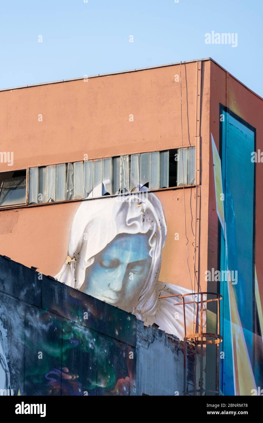 Deutschland, Sachsen-Anhalt, Magdeburg, Ansicht eines Graffitti-Gemäldes in der Aerosolarena in Magdeburg. Die ehemalige Brot- und Pastafabrik zieht seit Jahren Graffiti-Künstler aus ganz Deutschland an. Stockfoto