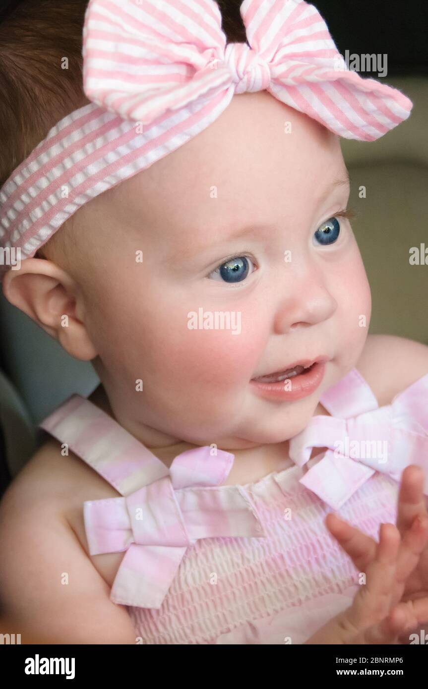 Nahaufnahme blauäugige, Baby-Porträt mit einer ausdrucksstarken und wunderschönen Unschuld. Stockfoto