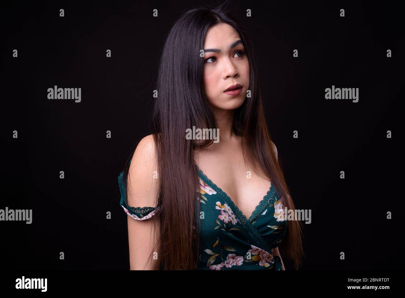 Gesicht der jungen schönen asiatischen Transgender Frau Stockfoto