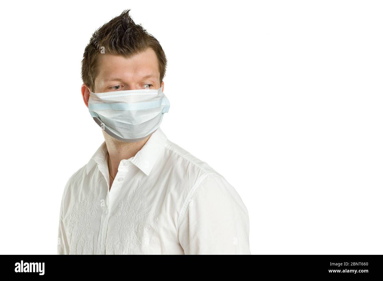 Mann in schützender Medizinmaske isoliert auf weiß Stockfoto