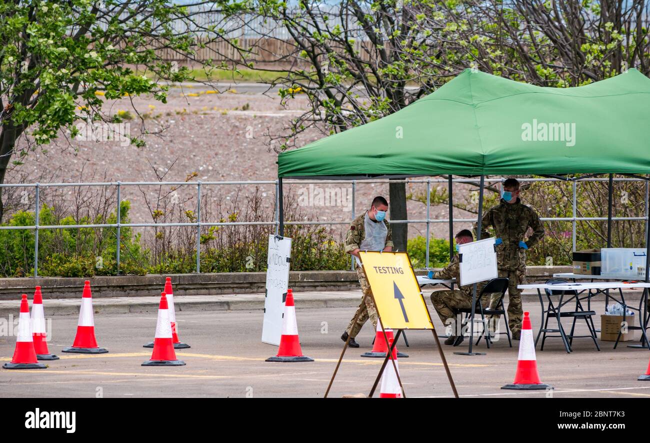 Cockenzie, East Lothian, Schottland, Vereinigtes Königreich. Mai 2020. Covid-19 Teststation: Das ehemalige Kraftwerk Cocenzie, das vom East Lothian Council von Scottish Power gekauft wurde, wird heute als Durchfahrt-Testzentrum COVID-19 eröffnet. Es wird vom Militär (51. Infanterie-Brigade) für Schlüsselarbeiter oder ein Mitglied ihrer Familie mit Symptomen betrieben. Es arbeitet als eigenständige Drive-Through-Anlage, in der Personen während der Tests im Fahrzeug verbleiben, als Teil der Test-, Trace- und Isolate-Strategie der schottischen Regierung Stockfoto