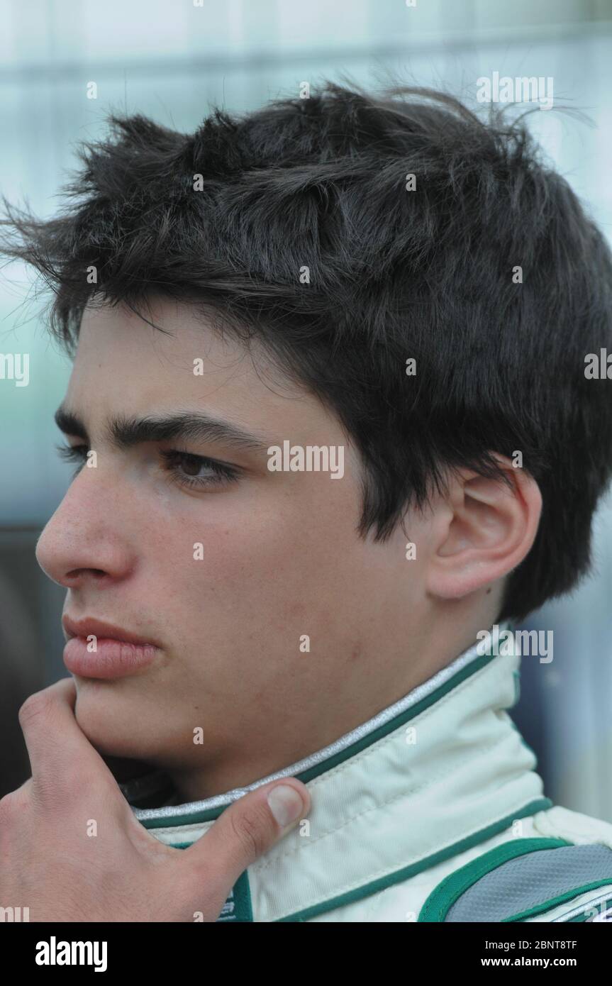 Carlos Sainz während seiner Kart-Karriere hat der spanische Rennfahrer kürzlich für Ferrari für die Saison 2021 und darüber hinaus unterschrieben und Sebastian Vettel ersetzt. Er ist der Sohn des Doppelweltmeisters Carlos Sainz. Stockfoto