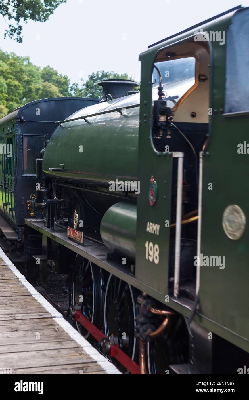 Dampflokomotive Hunslet 'Austerity' WD198 'Royal Engineer' Ankunft am Smallbrook Junction Bahnhof, Isle of Wight Dampfeisenbahn, Isle of Wight, Großbritannien Stockfoto