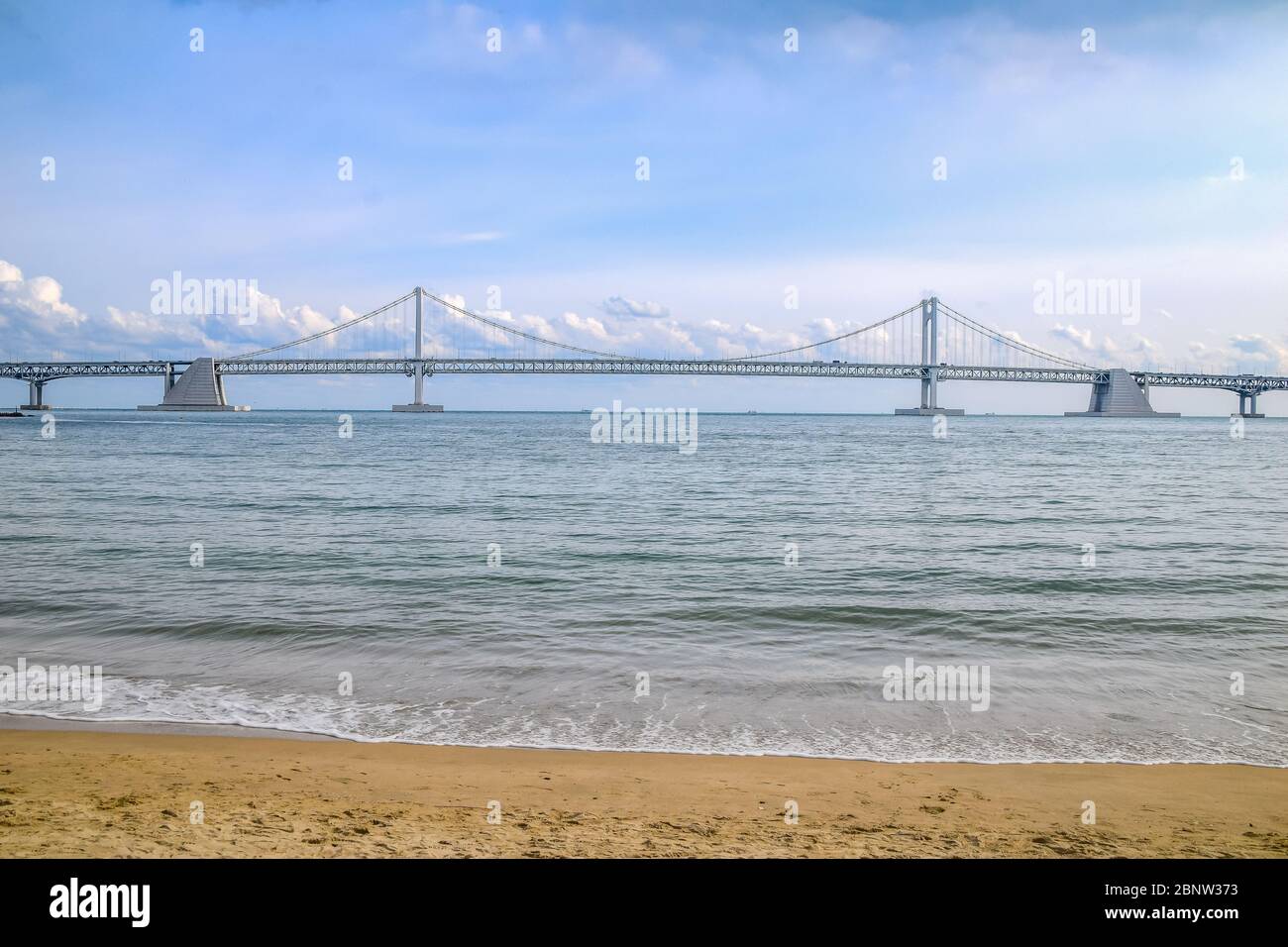 Busan, Südkorea 1/17/2020 Busan Gwangalli Beach oder Gwangan Beach Landscape Stockfoto