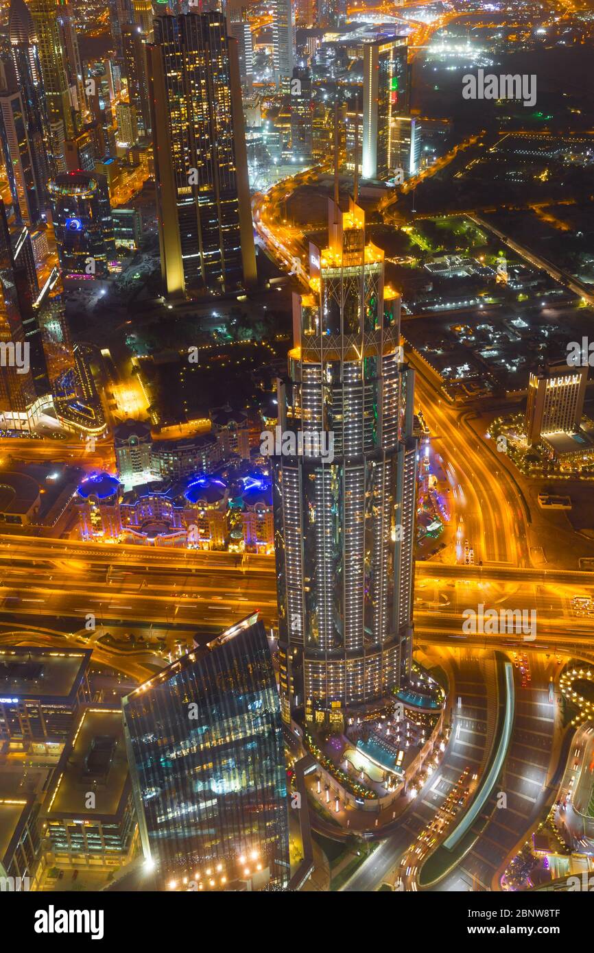 Dubai Downtown Nachtszene mit Lichter der Stadt vom Burj Khalifa Stockfoto