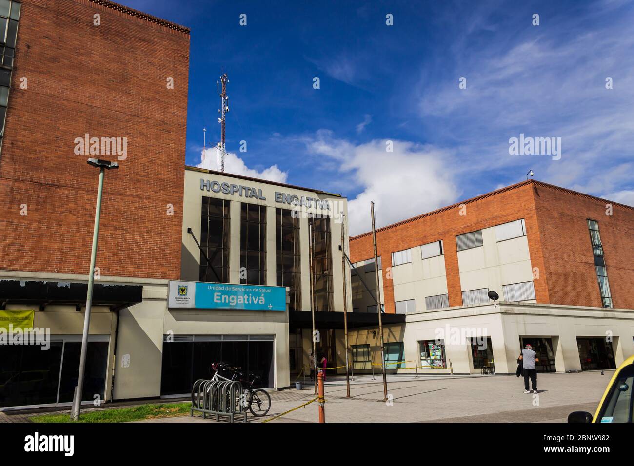 Engativa Krankenhaus, Gesundheitszentrum im Nordwesten der Stadt Bogotá, an einem sonnigen Tag, Bogotá 16. Mai 2020 Stockfoto