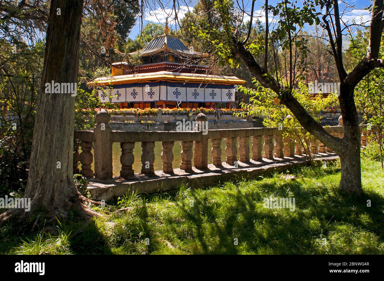 Norbulingka Palast oder Sommerpalast, Lhasa, Tibet Xizang, China. Der Palast diente als traditionelle Sommerresidenz der aufeinander folgenden Dalai Lamas f Stockfoto