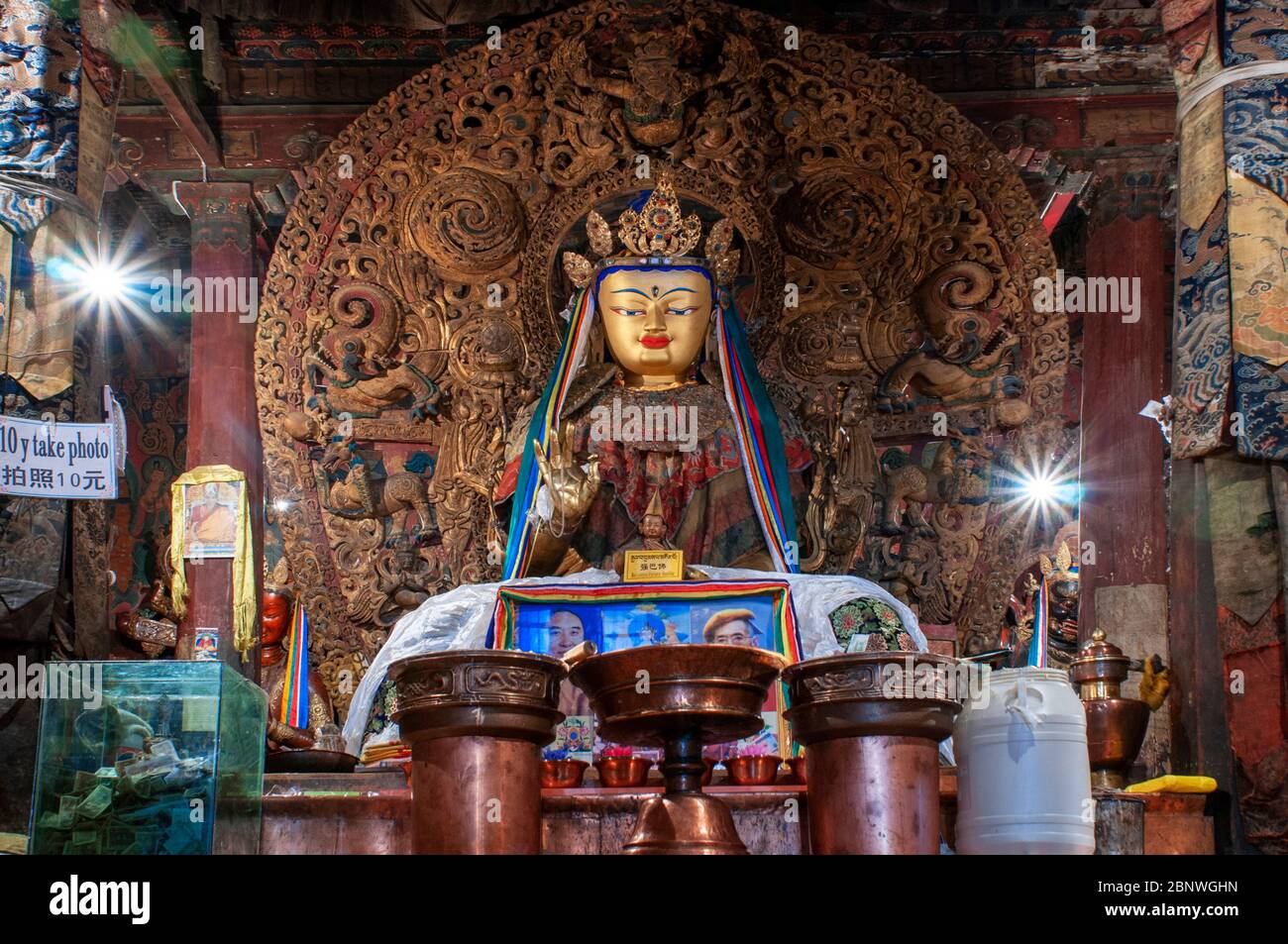 Maitreya Buddha Statue im Kumbum Chorten im Palkhor Chode Kloster in Gyantse. Kloster Paelkhor Pelkhor Chode, Gyantse, Gyangze, Tibet, Chi Stockfoto