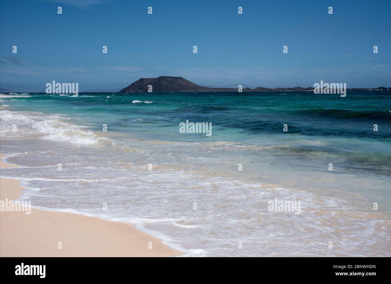 Sandstrand in Corralejo, nördlich von Fuetrteventura auf den Kanarischen Inseln Stockfoto