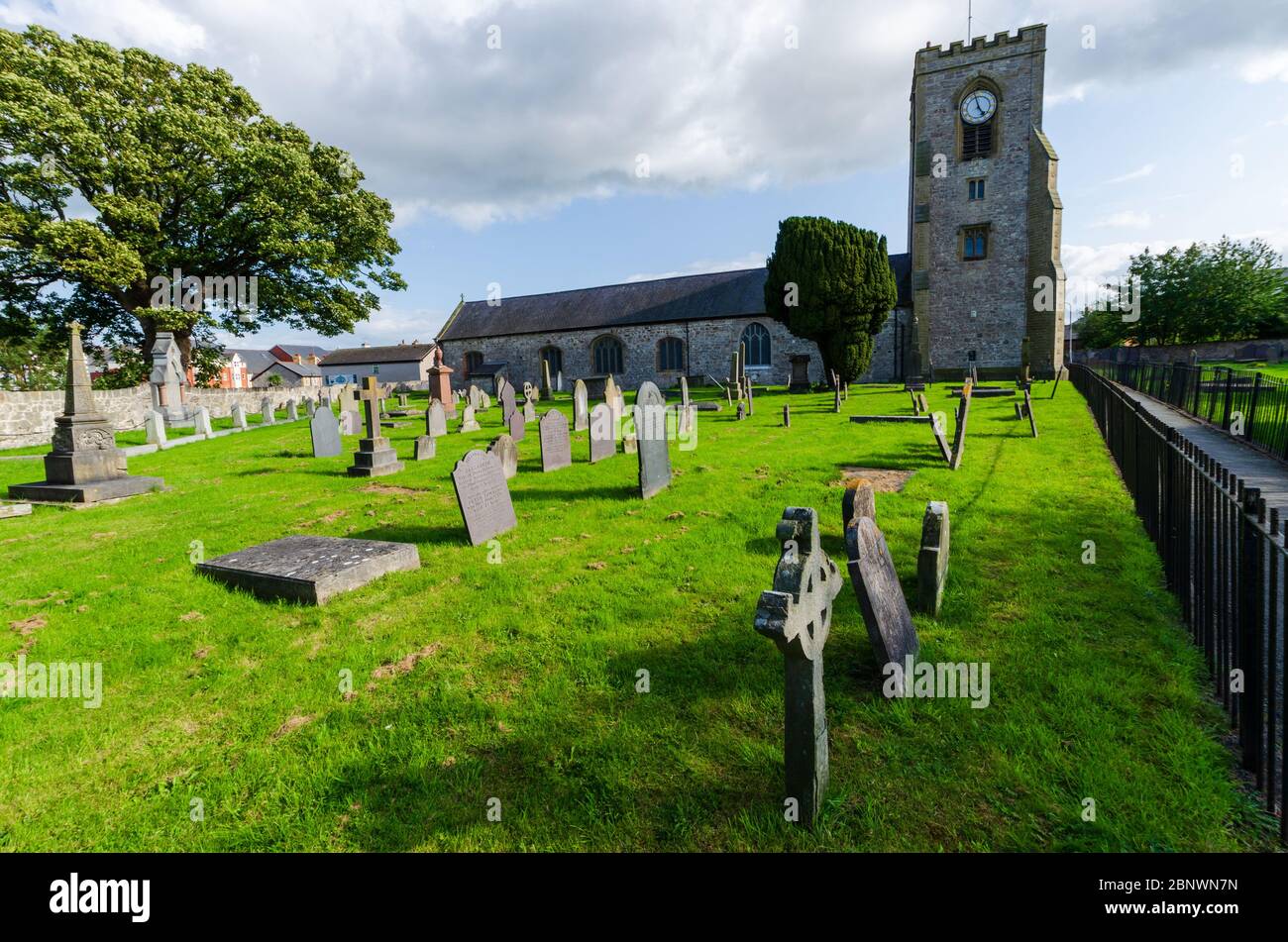 Abergele, Großbritannien: 19. August, 2019:St. Michaels Kirche in Abergele ist eine mittelalterliche Kirche, die auf einem Grundstück im 8. Jahrhundert von Bischof Elfod erbaut wurde. Stockfoto