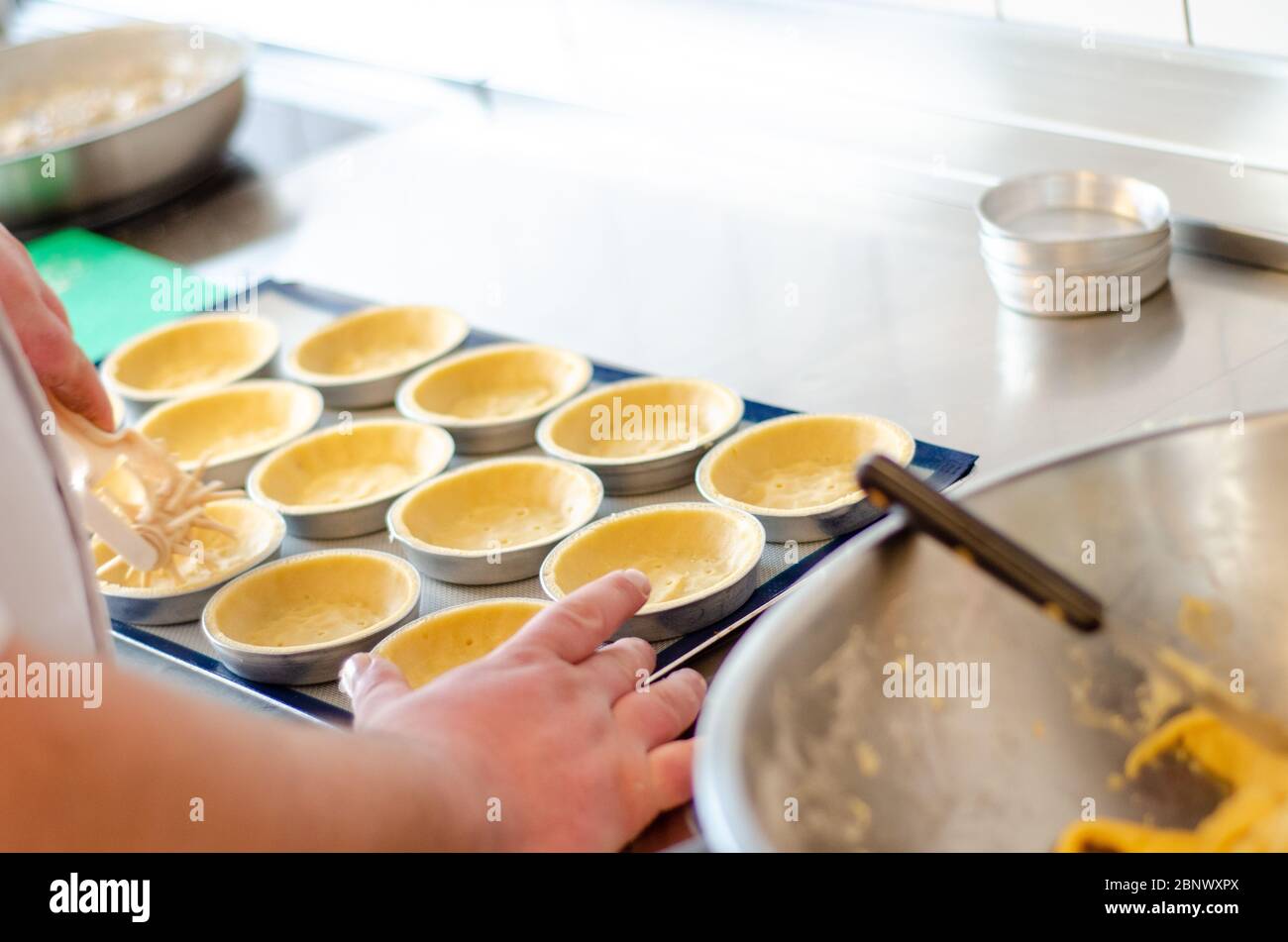Restaurant bereiten Torten in der Küche Stockfoto