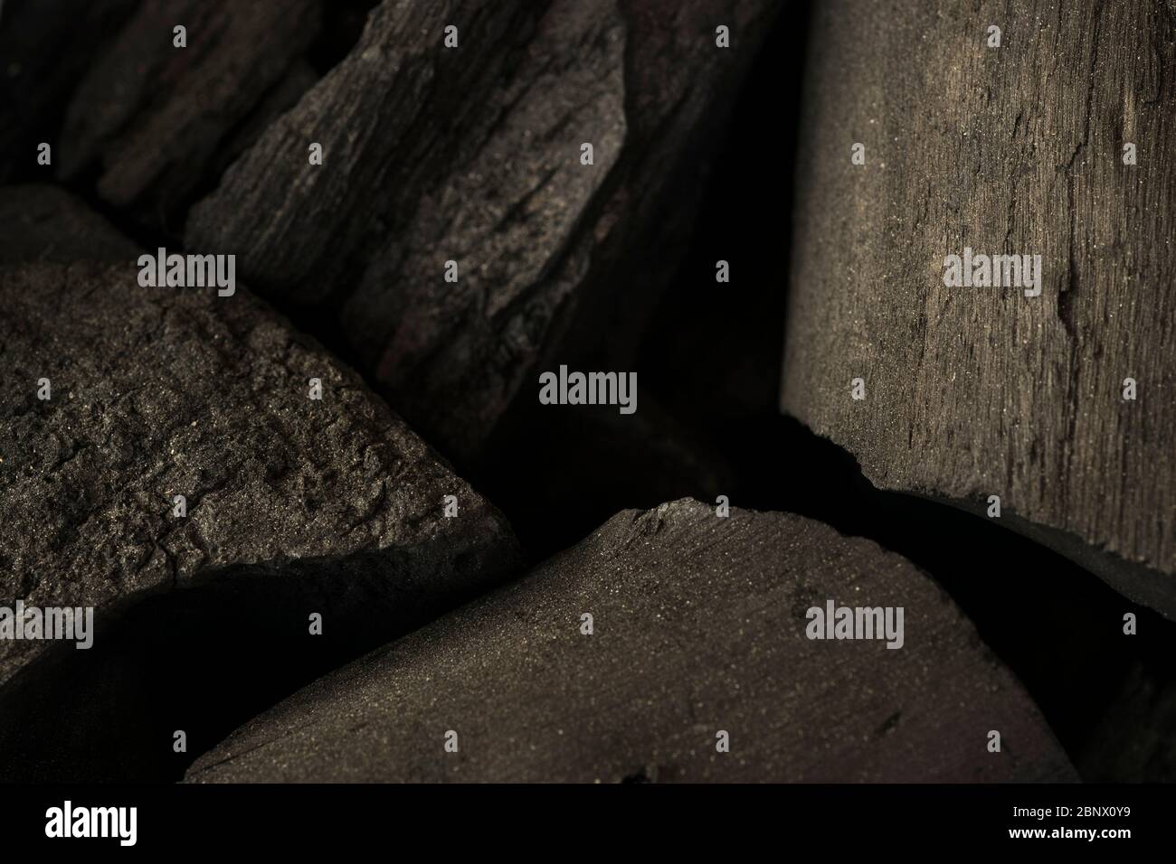 Nahaufnahme mit schwarzer Kohle. Stockfoto