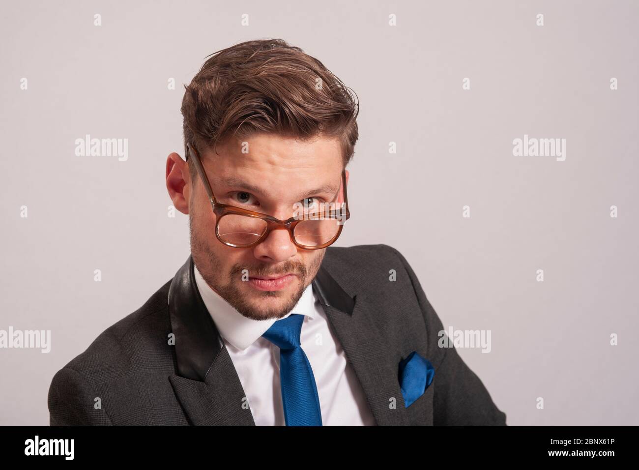 Porträt eines jungen Geschäftsmann Stockfoto
