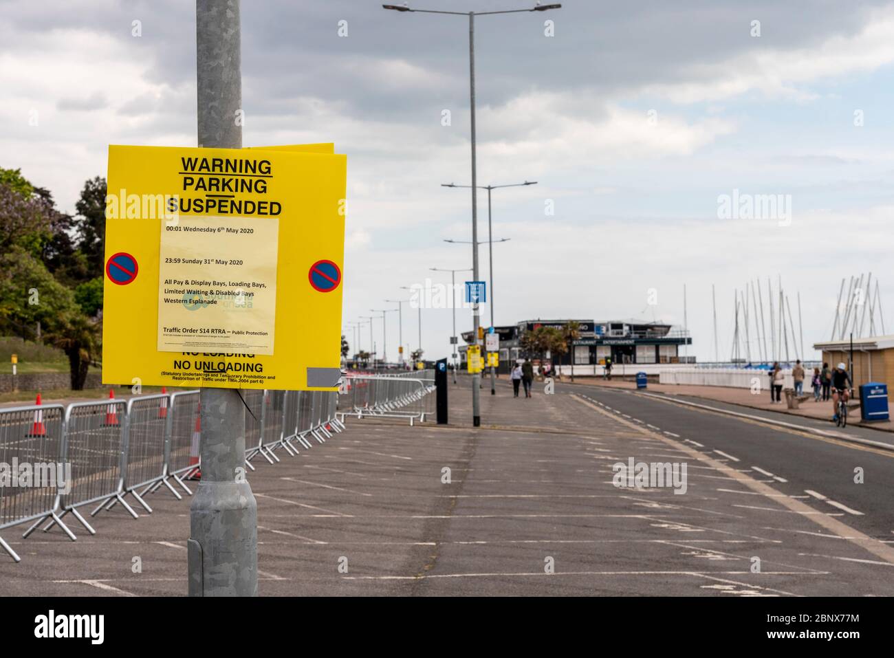 Erstes Wochenende in Großbritannien nach Lockerung der COVID-19 Coronavirus Lockdown Besucher reisen an die Küste von Southend on Sea. Parkplatz gesperrt Stockfoto