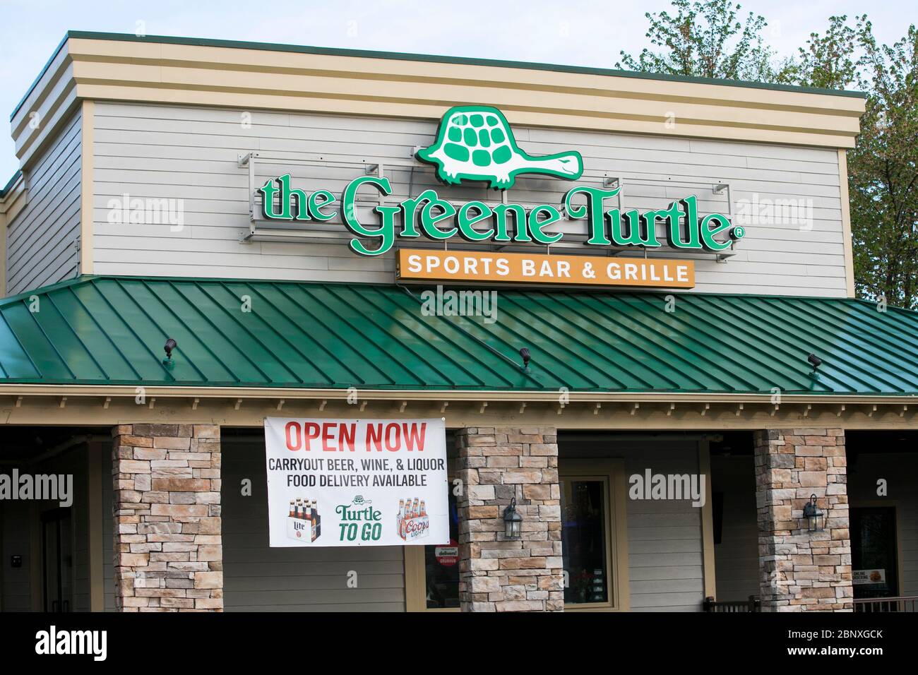 Ein Logo-Schild vor dem Restaurant Greene Turtle Sports Bar & Grille in Wilmington, Delaware, am 4. Mai 2020. Stockfoto