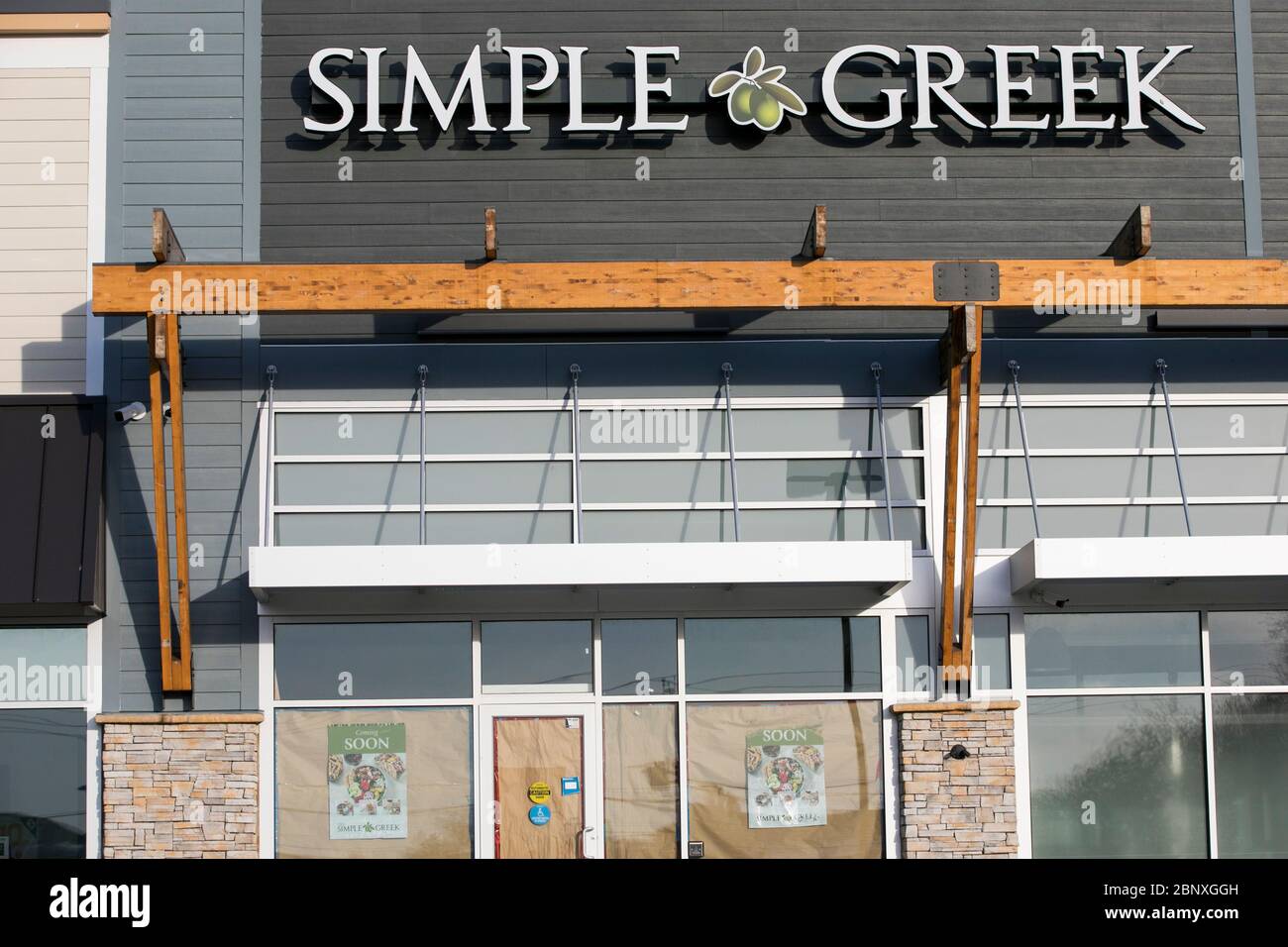 Ein Logo-Schild vor einem einfachen griechischen Restaurant in Wilmington, Delaware am 4. Mai 2020. Stockfoto