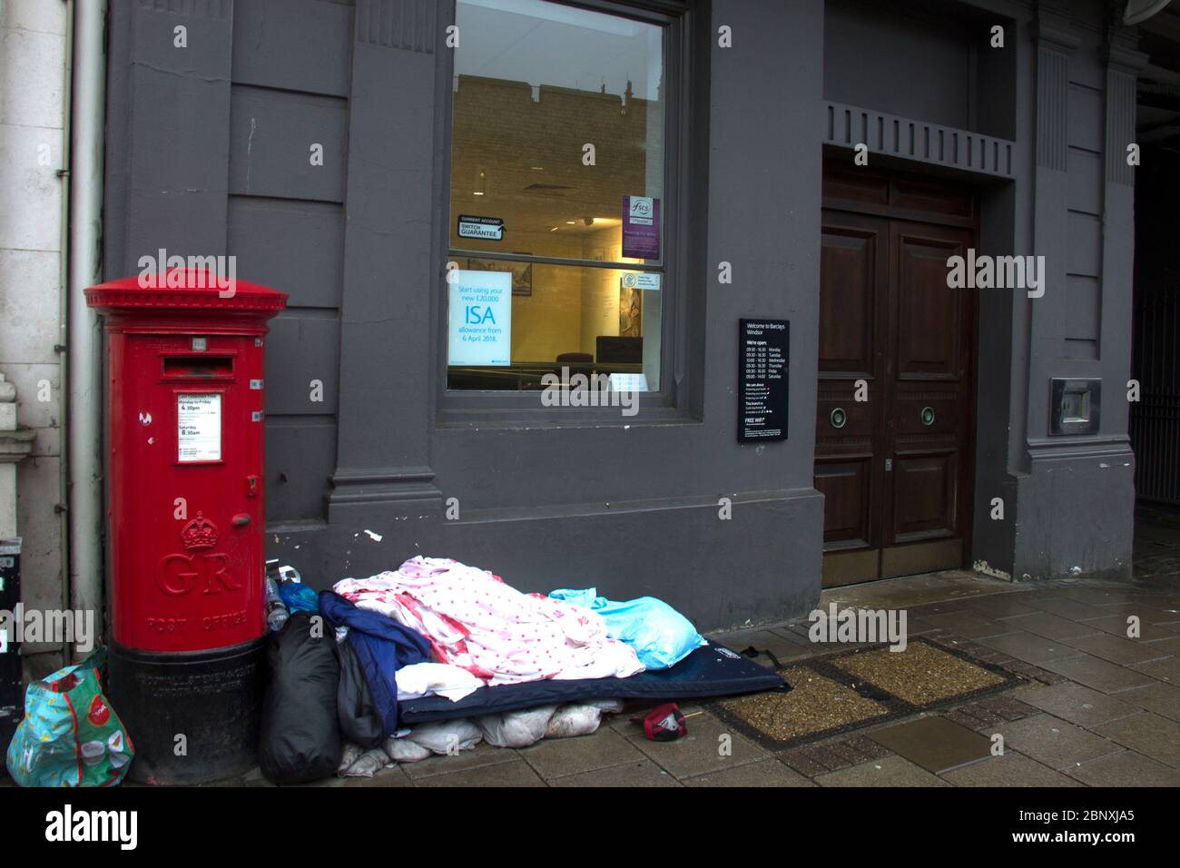 Auf der Straße liegen Obdachlose. Windsor, Berkshire, England, Großbritannien Stockfoto