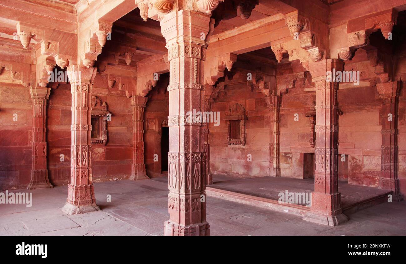 Indische Kunst: Beeindruckendes Interieur des Fatehpur Sikri Palastes in der Nähe von Agra Stockfoto