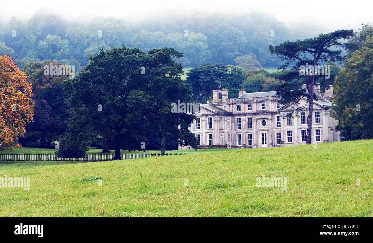 Wir nähern uns Appuldurcombe House vom Capability Brown Park Stockfoto