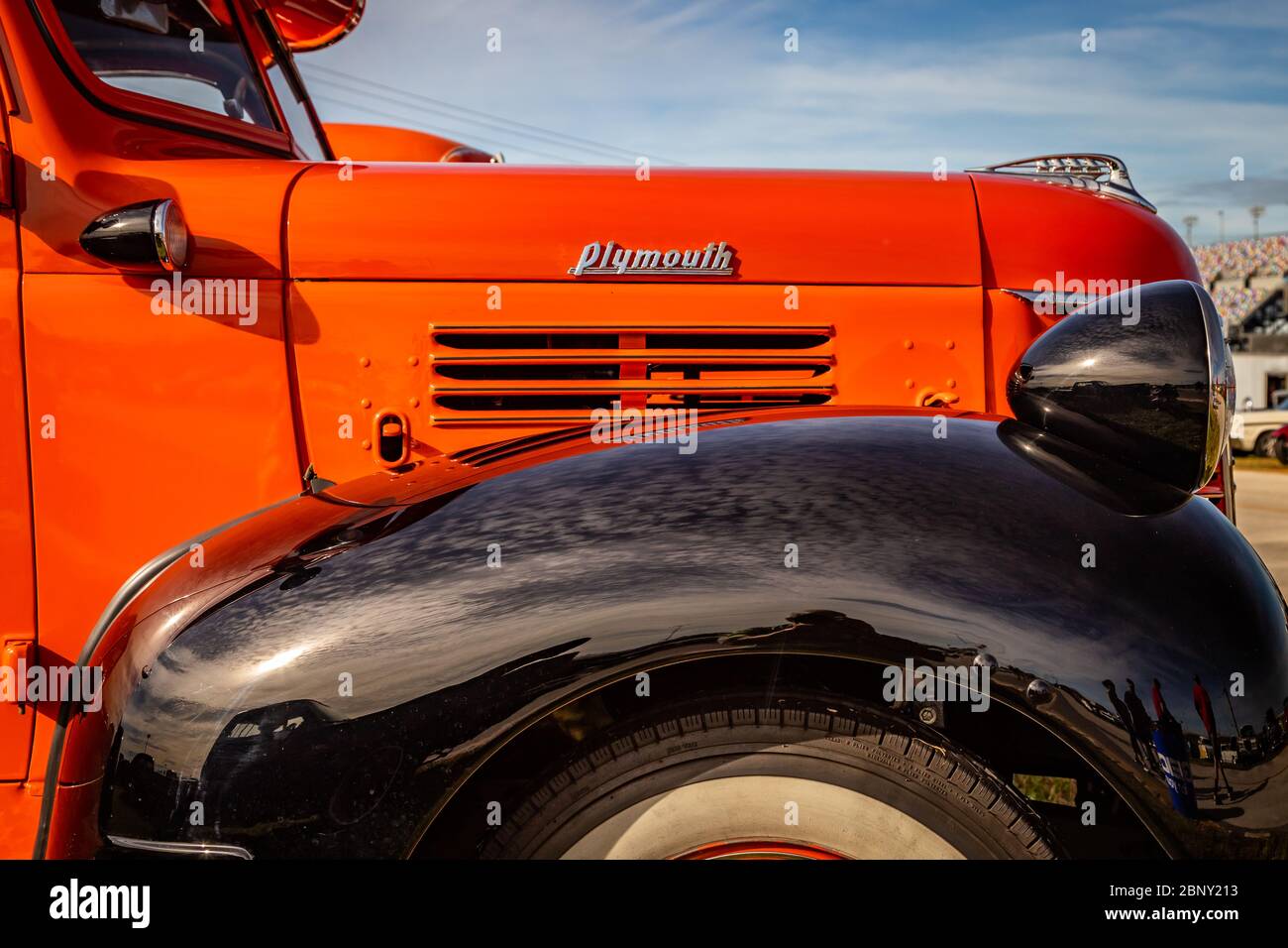 Daytona Beach, FL / USA- 24. November 2018: Restaurierter oranger und schwarzer 1941 Plymouth PT-125 Pickup Truck beim Herbst 2018 Daytona Turkey Run. Stockfoto