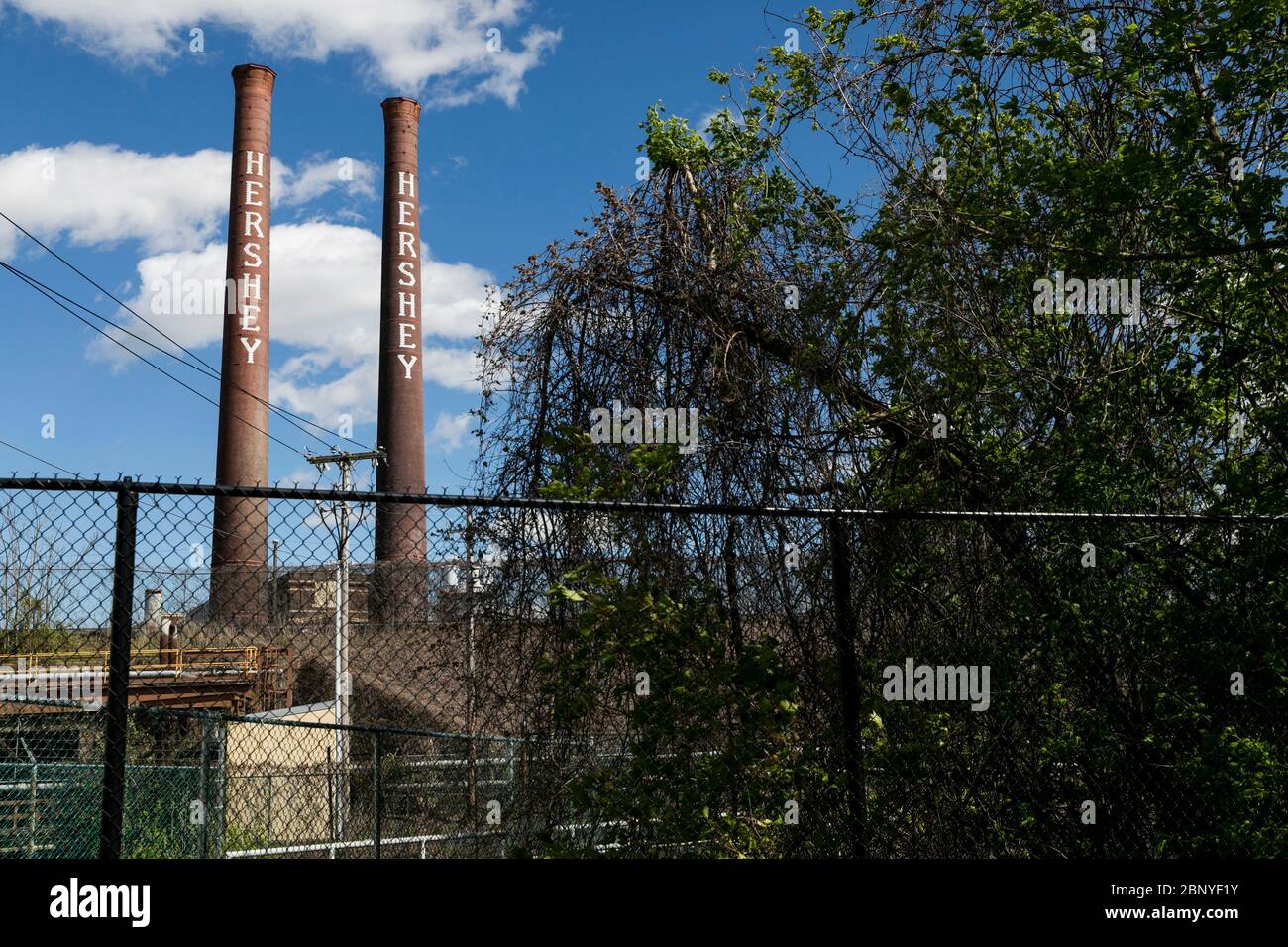 Die Hershey Company (Hershey's) Smokestacks in Hershey, Pennsylvania am 4. Mai 2020. Stockfoto