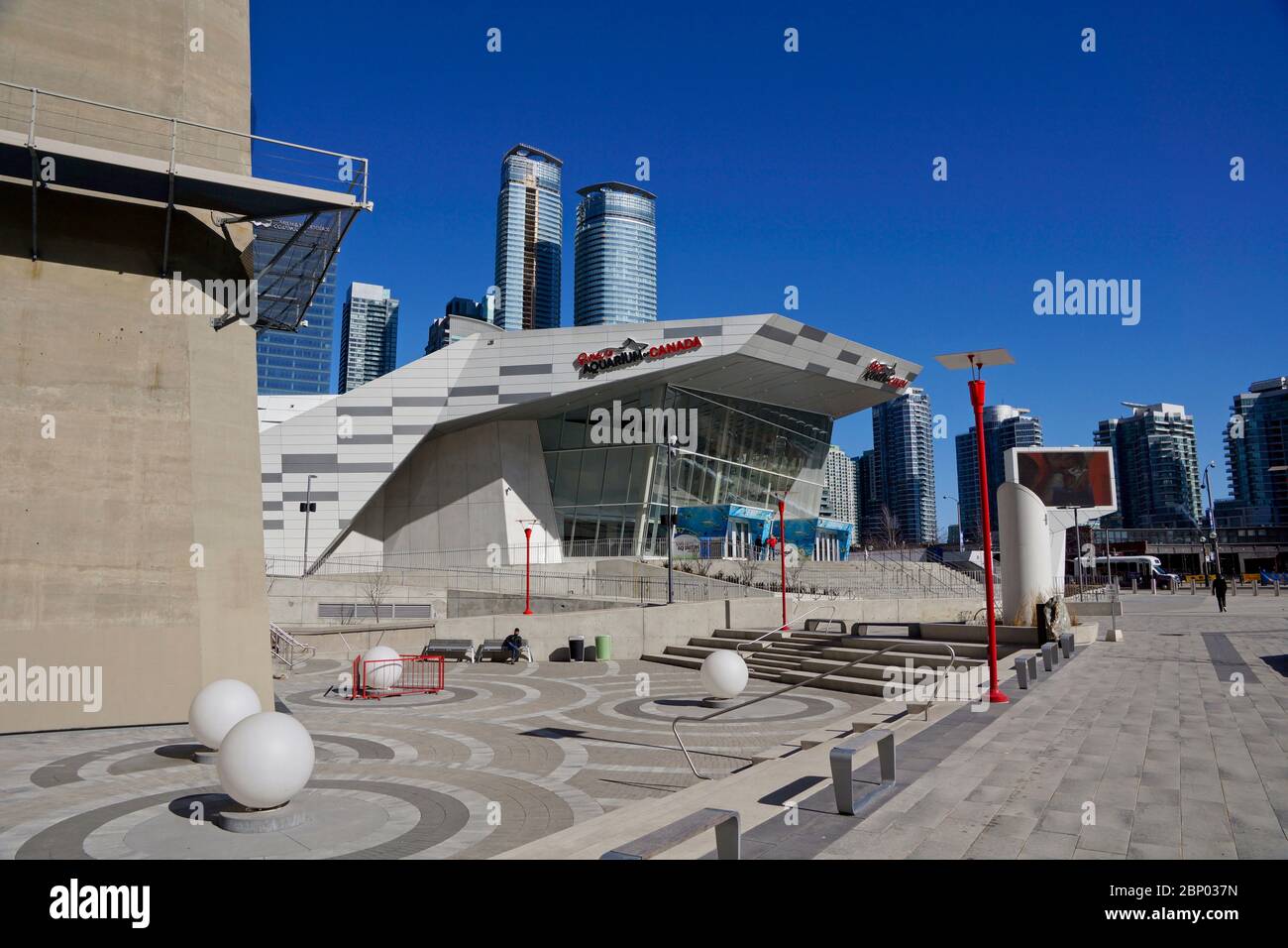 Toronto Kanada - 24. März 2015 - Platz am Fuß des CN Tower in Toronto Ontario Stockfoto