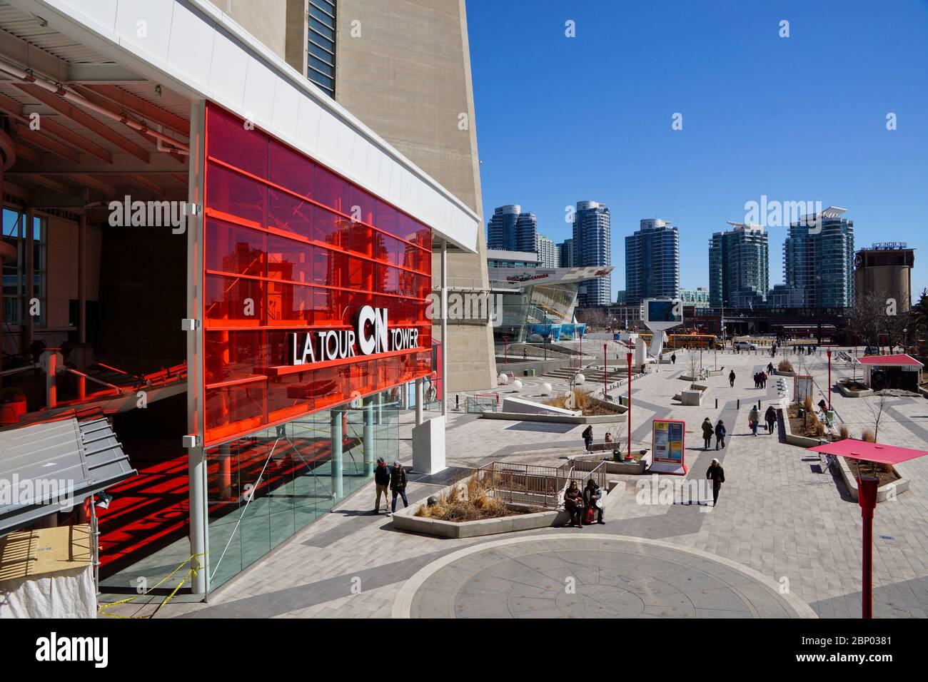 Toronto Kanada - 24. März 2015 - Platz am Fuß des CN Tower in Toronto Ontario Stockfoto