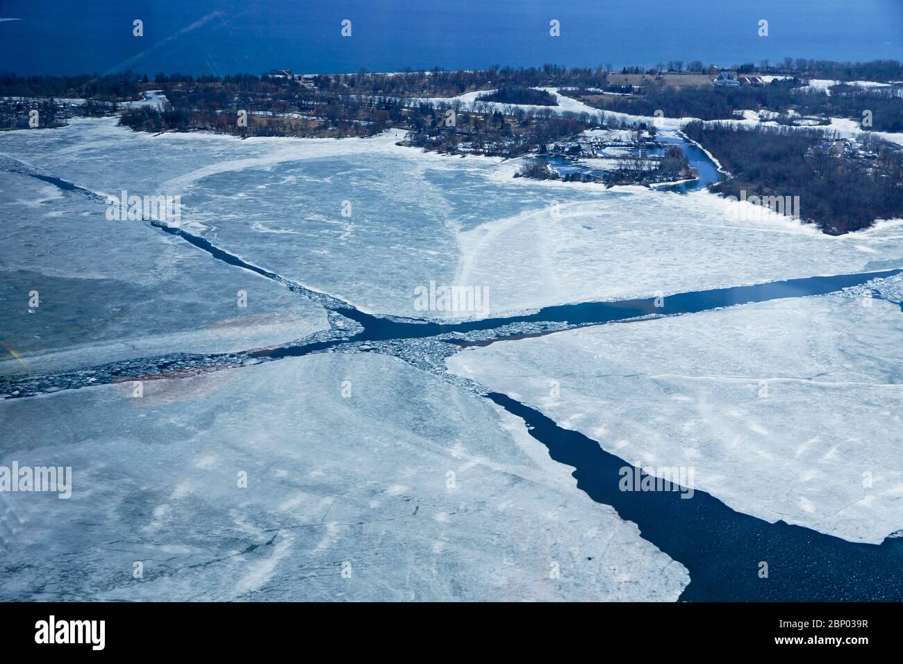 Toronto Kanada - 24. März 2015 - Toronto Inner Harbour mit Eis bedeckt Stockfoto