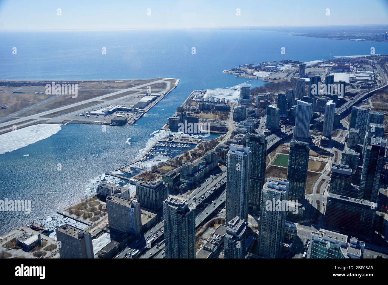 Toronto Kanada - 24. März 2015 - Blick auf die Innenstadt von Toronto vom CN Tower Stockfoto