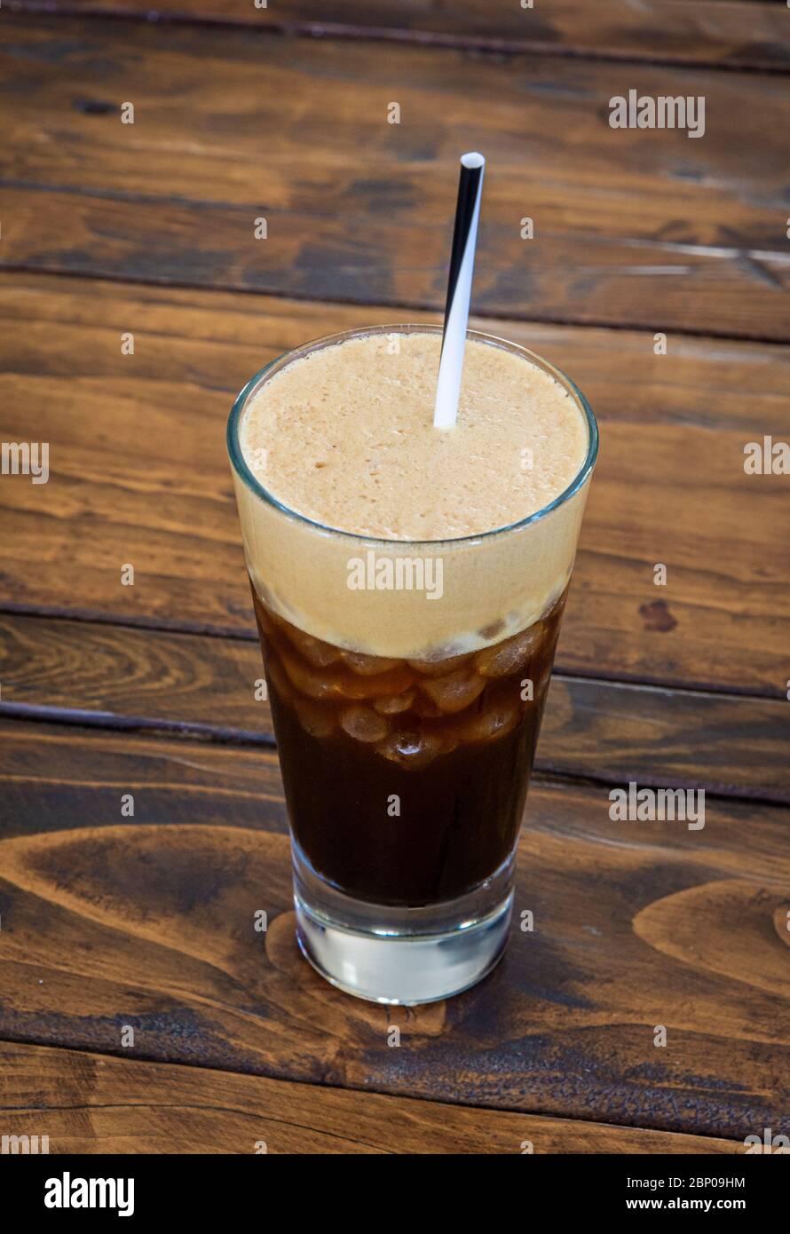 Griechischer kalter kaffee -Fotos und -Bildmaterial in hoher Auflösung –  Alamy