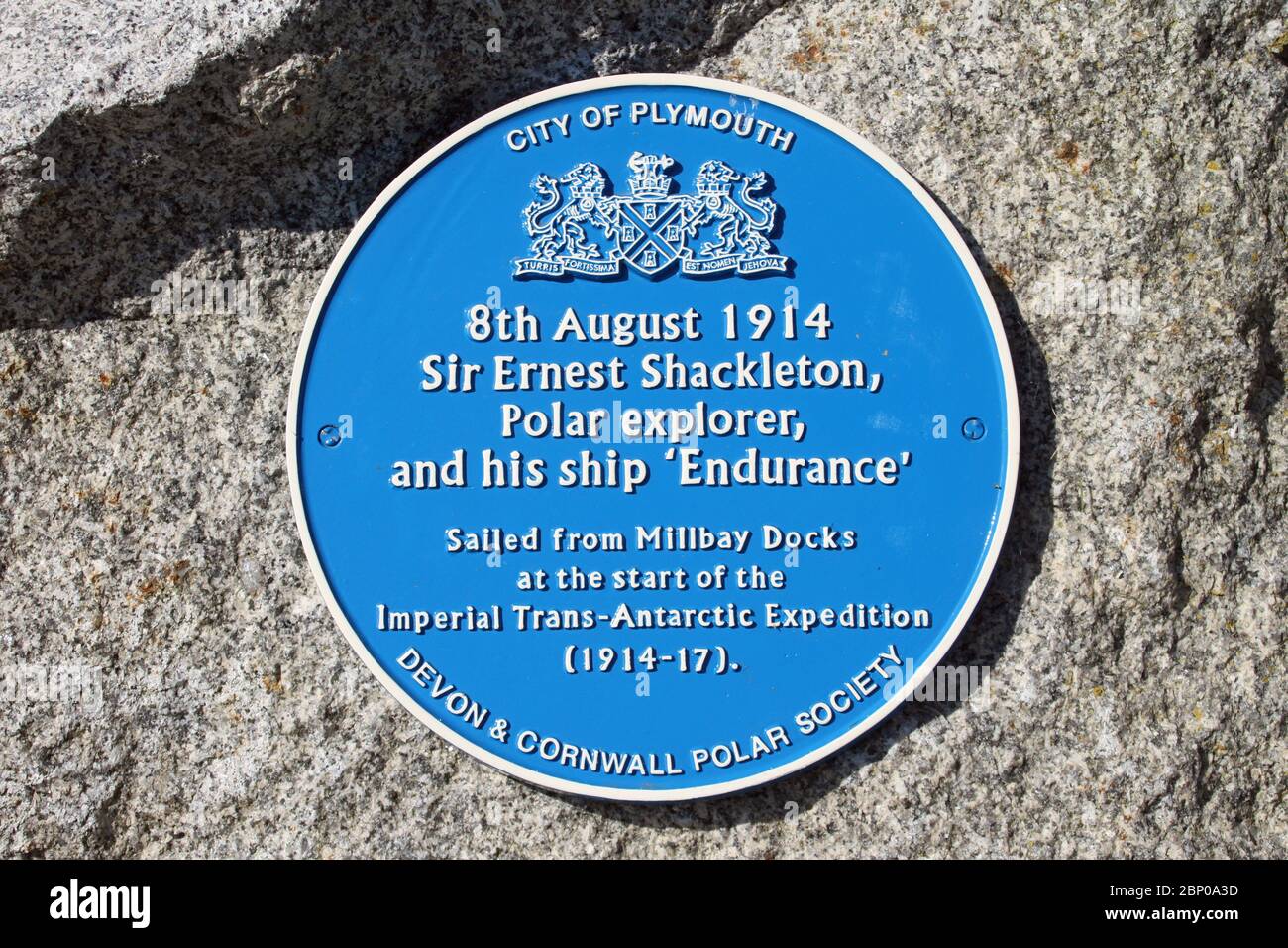 Ernest Shackelton Blue Plakette in Millbay Docks Plymouth zum Gedenken an die Segeltour auf Endurance im August 1914 Stockfoto