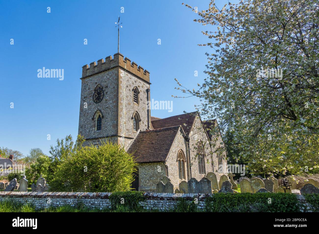 Frühling in der St. Andrew's Church im schönen Dorf Owslebury in Hampshire, England, Großbritannien Stockfoto