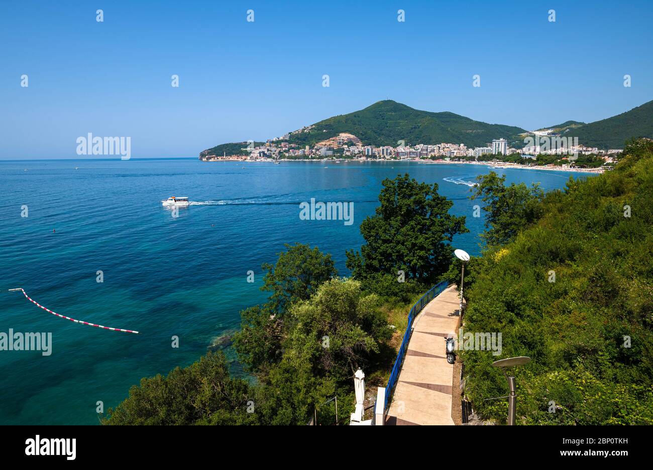Ein beliebter Ferienort an der Adria in Budva, Montenegro Stockfoto