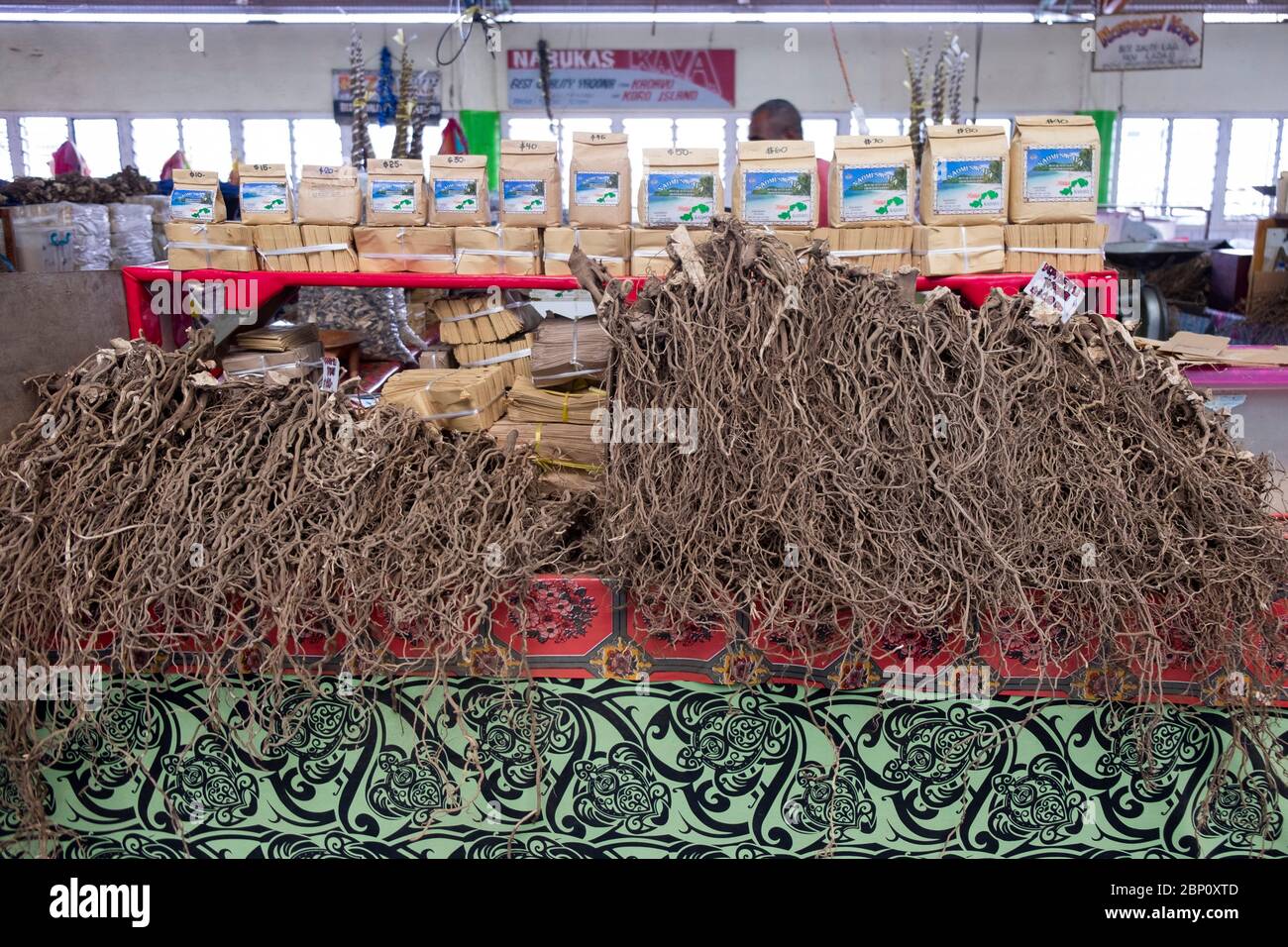 Kava Wurzeln zum Verkauf auf dem Suva Markt, Coral Coast, Viti Levu, Fidschi, Südpazifik. Stockfoto
