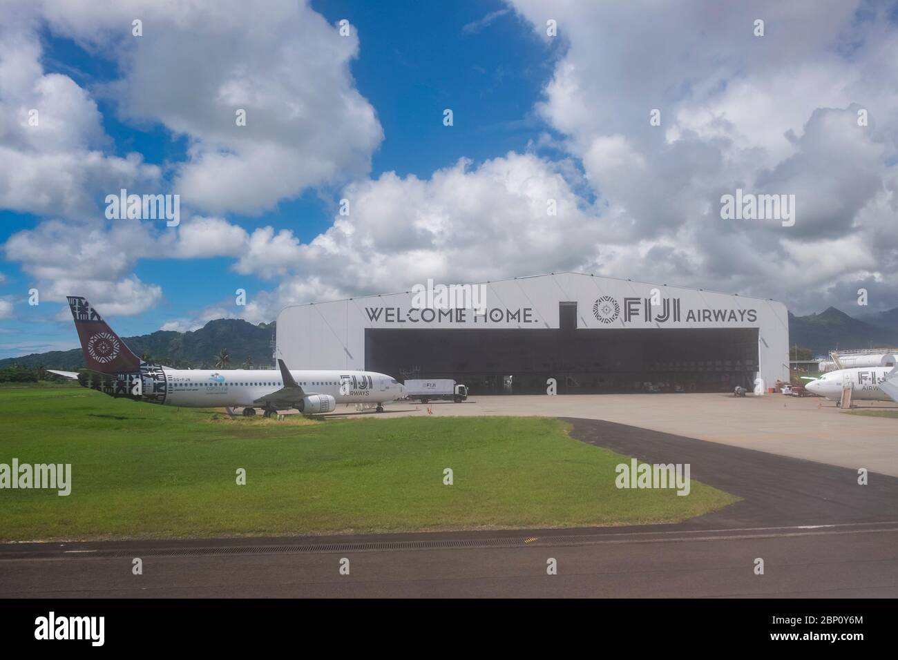 Fiji Airways Flugzeug geparkt am Nadi International Airport, Viti Levu Island, Fidschi, Südpazifik. Stockfoto