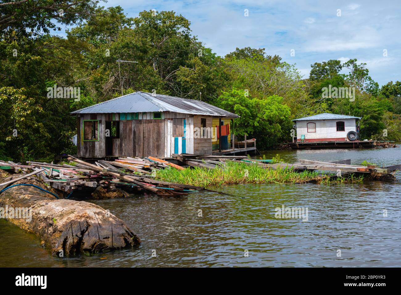 Leben auf schwimmenden Häusern am Amazonas bei Manaus, Amazonas, Brasilien, Lateinamerika Stockfoto