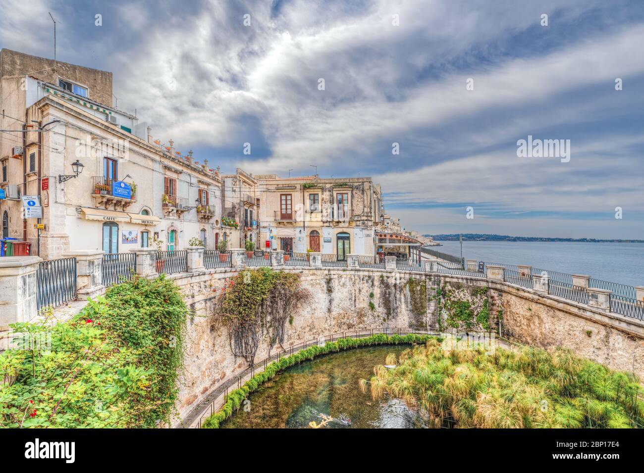 Yracuse Sizilien/ Italien April 11 2020 Quelle Arethusa und die Küste