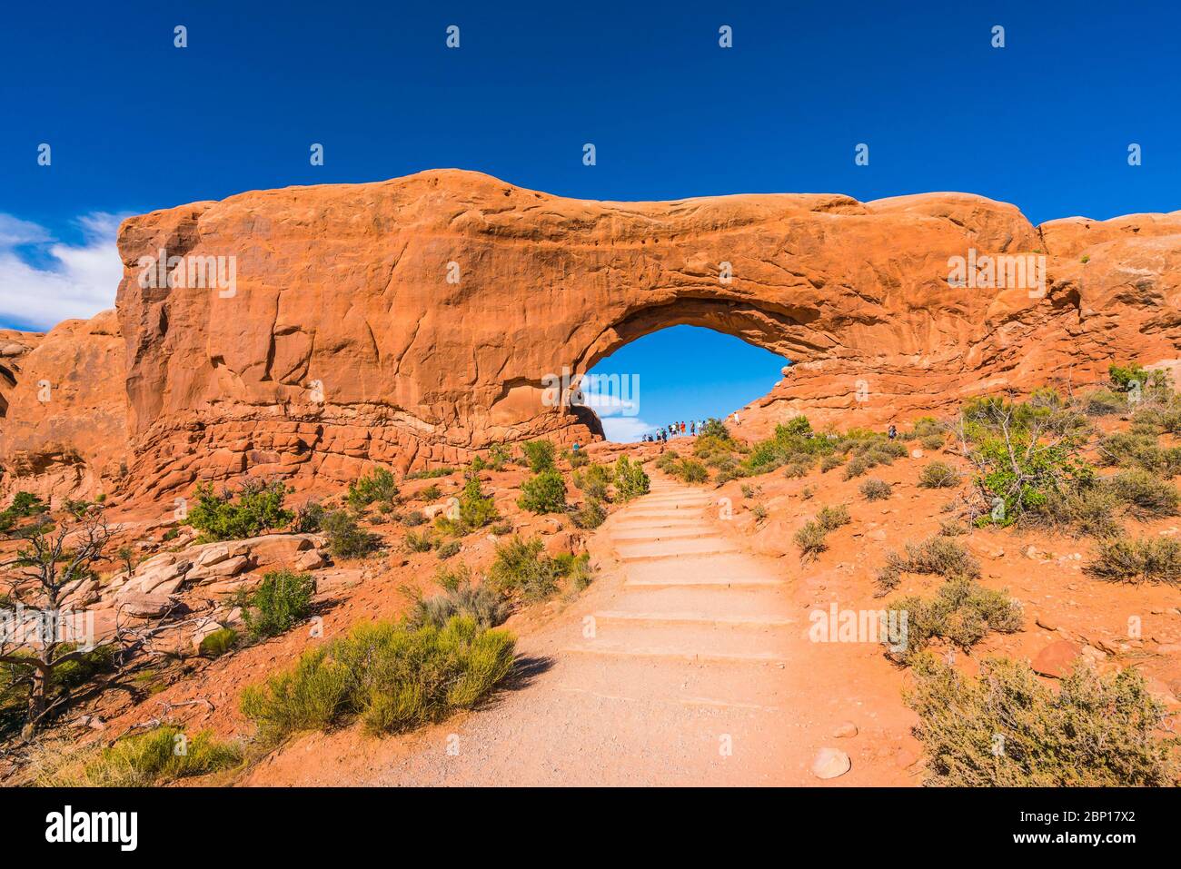 Nordfenster Bogen an sonnigen Tag, Arches Nationalpark, Utah, usa. Stockfoto