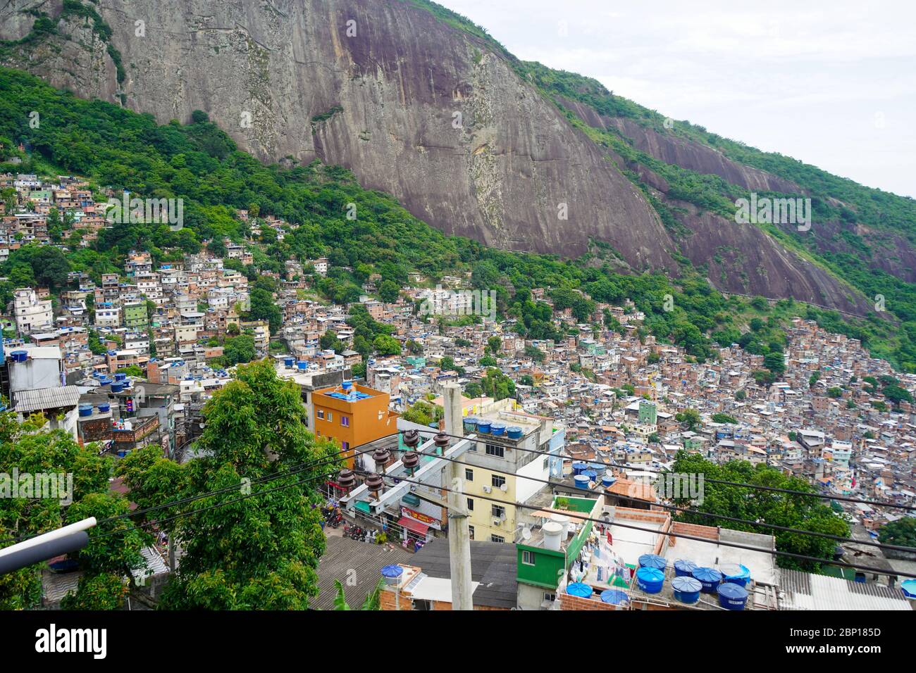 Blick auf die Rocinha, die größte Favela der Welt Stockfoto
