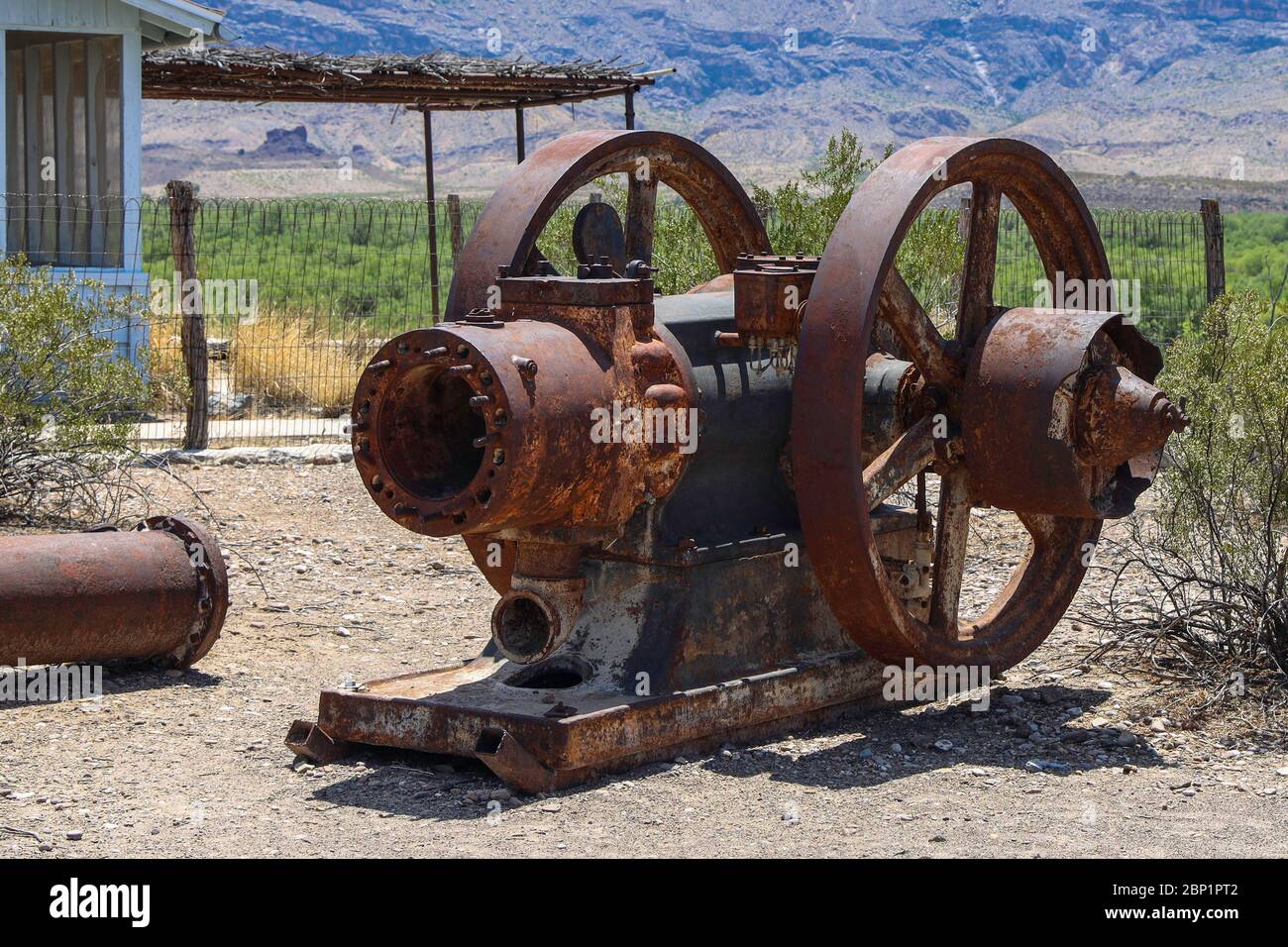 Verlassene Fairbanks-Morse-Bewässerungspumpe, die einst zur Unterstützung der Landwirtschaft im Castolon-Gebiet des Big Bend National Park, Texas, verwendet wurde Stockfoto