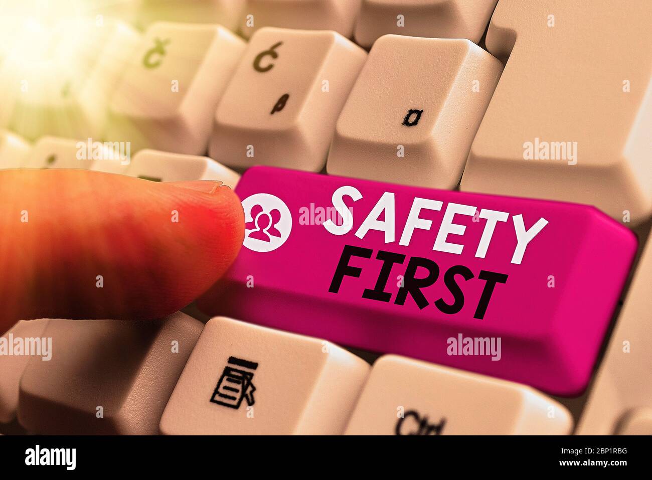 Sicherheit von Handschriftertext. Konzeptionelles Foto sagt früher, dass das Wichtigste darin besteht, sicher zu sein Stockfoto