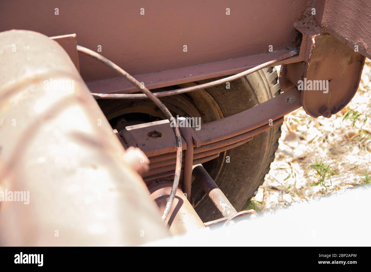 Nahaufnahme des Federblatts eines Lastwagens Stockfoto