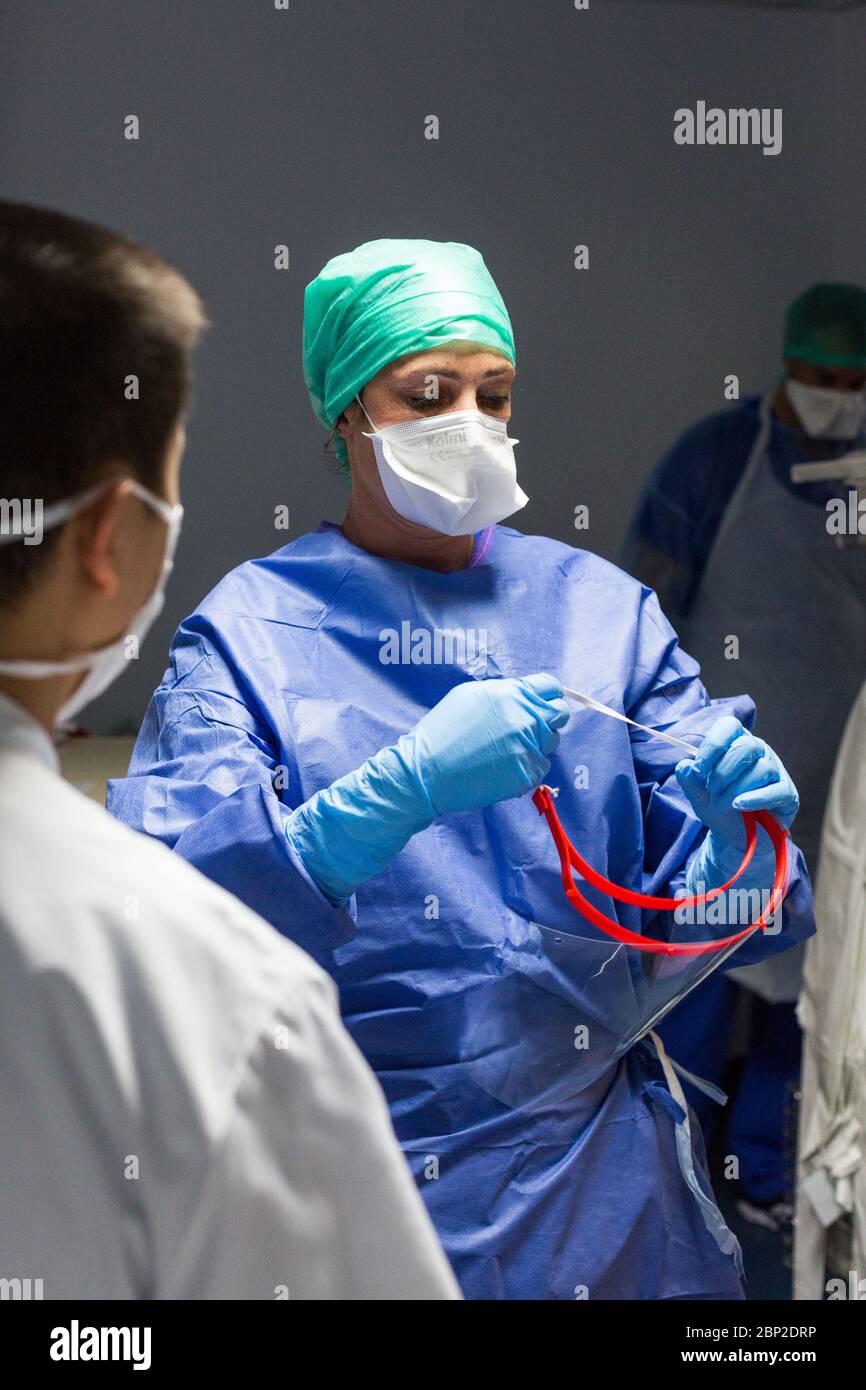 Intensivstation, Patienten von Covid 19, Krankenhaus Bordeaux, Frankreich. Stockfoto