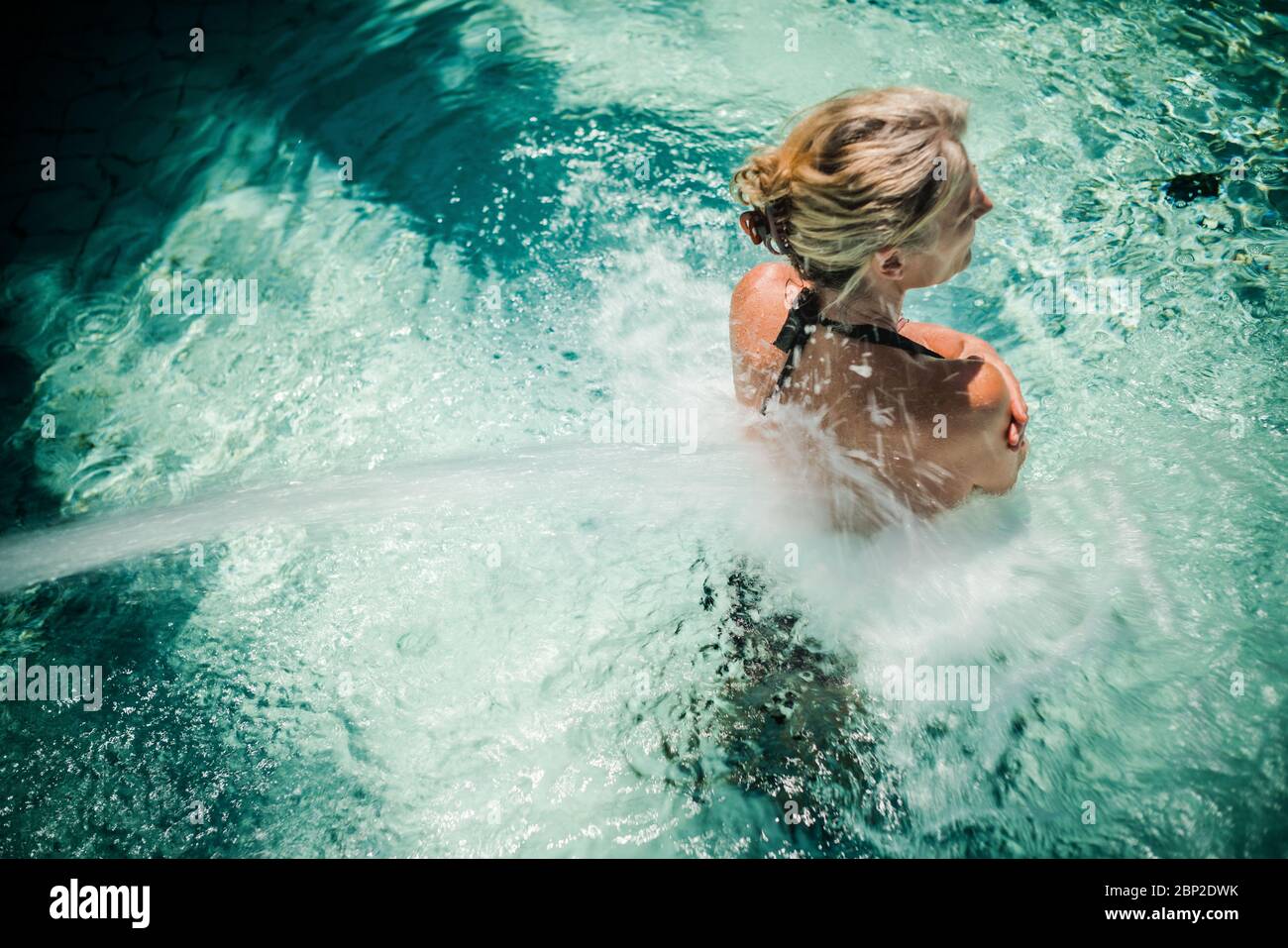 Eine Altere Frau Schwimmt Stockfotos Und Bilder Kaufen Alamy