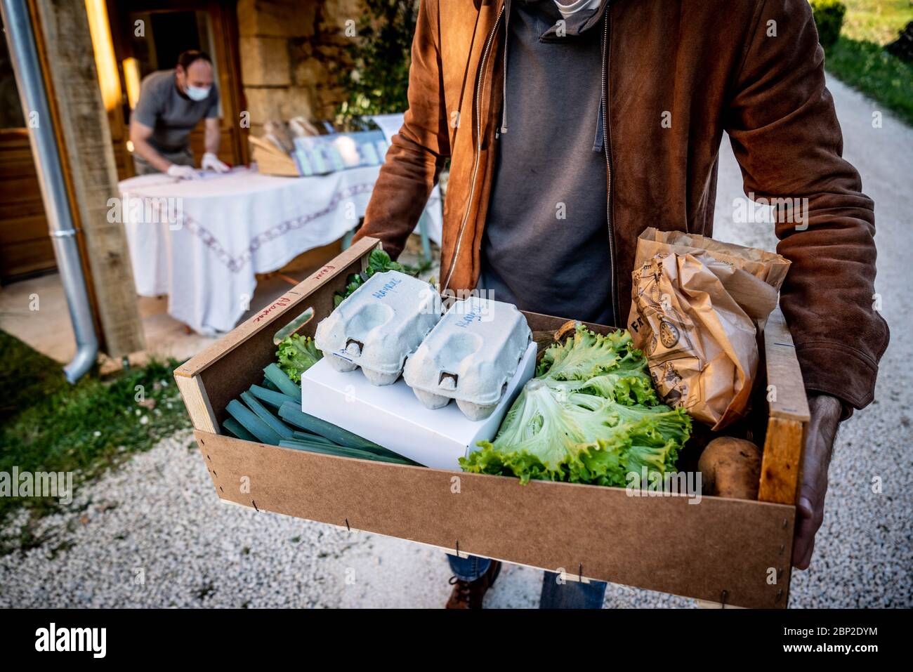 Lokale Produzenten, die sich zusammengeschlossen haben, um ihre Produktion von frischen Produkten im Antriebssystem, Dordogne, Frankreich, zu verkaufen. Stockfoto