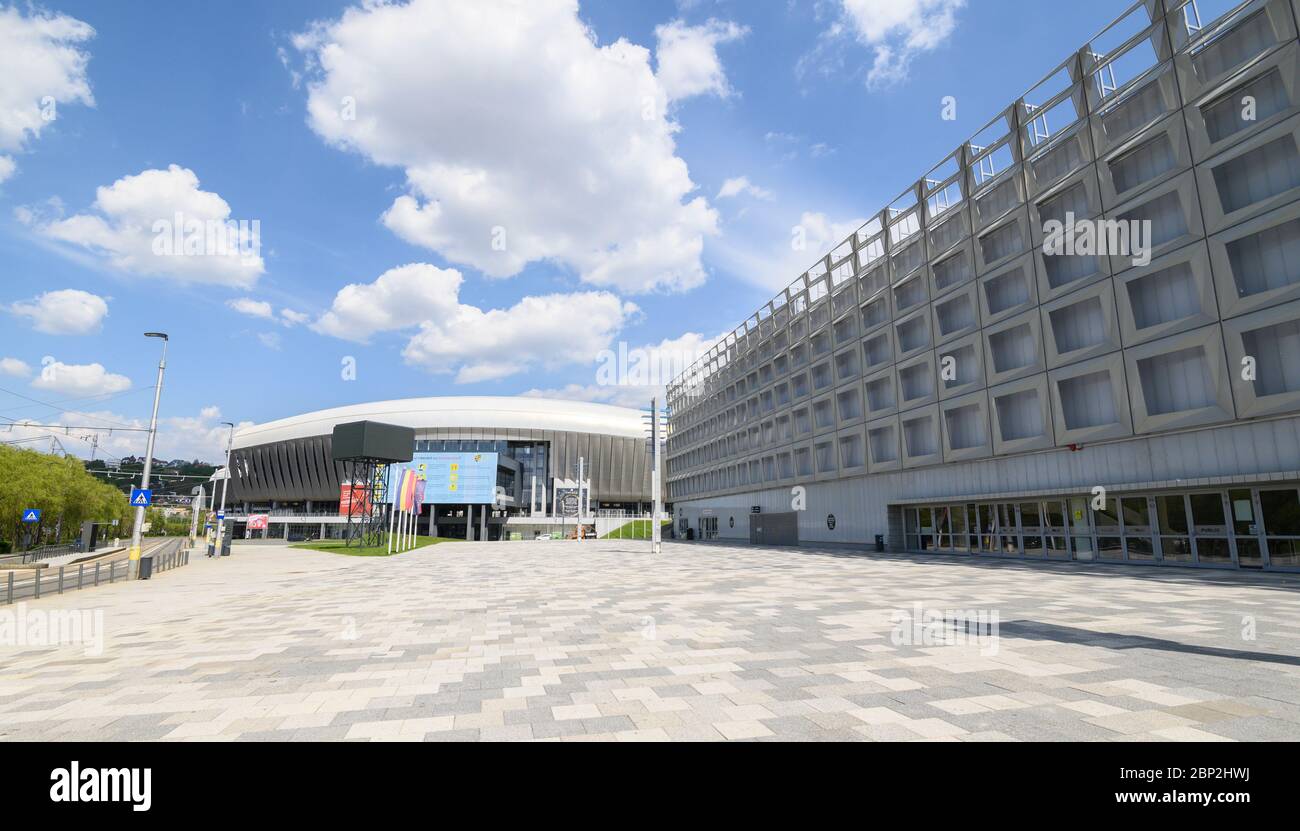 Cluj-Napoca, Rumänien - 9. Mai 2020: Mehrzweckhalle oder Polyvalent Hall und Cluj Arena Stadion, wo das Untold Musik Festival organisiert wird Stockfoto